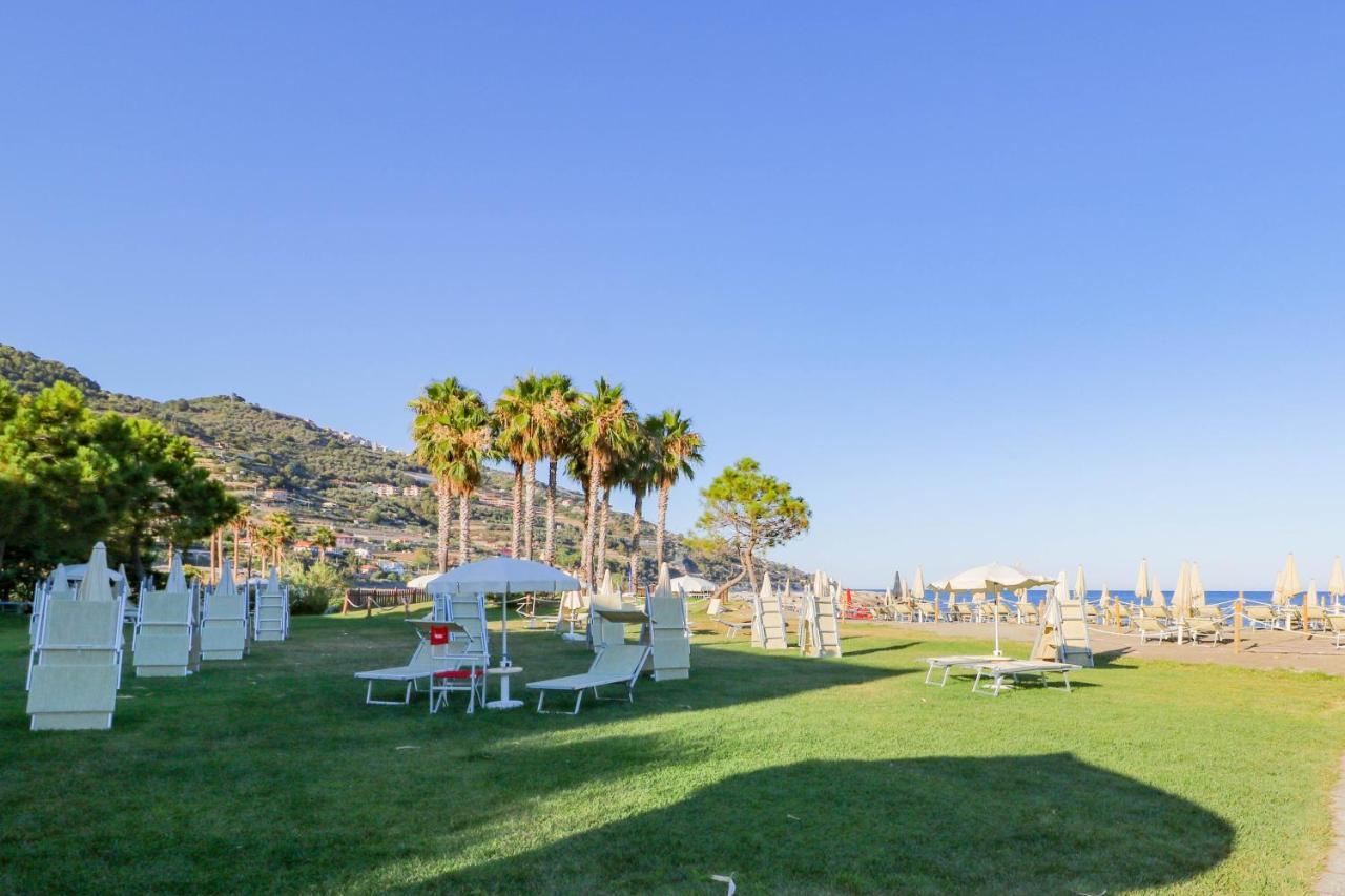 Ferienwohnung H11 Luxury 12B Porto - Piscina - Jacuzzi Santo Stefano al Mare Exterior foto