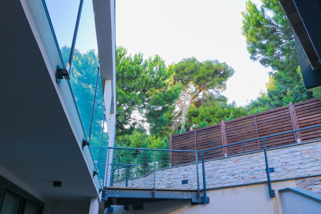 Ferienwohnung H11 Luxury 12B Porto - Piscina - Jacuzzi Santo Stefano al Mare Exterior foto