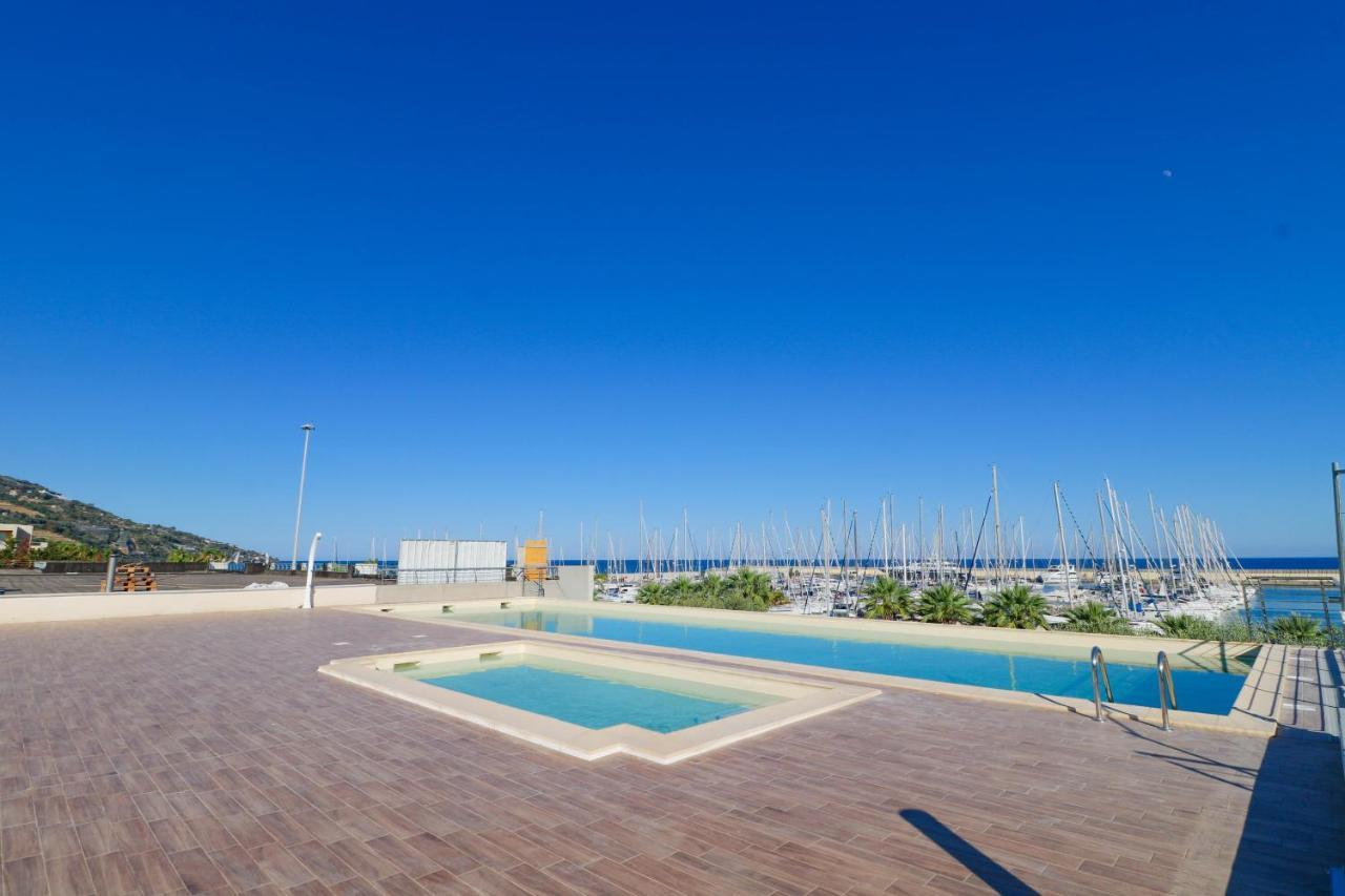 Ferienwohnung H11 Luxury 12B Porto - Piscina - Jacuzzi Santo Stefano al Mare Exterior foto