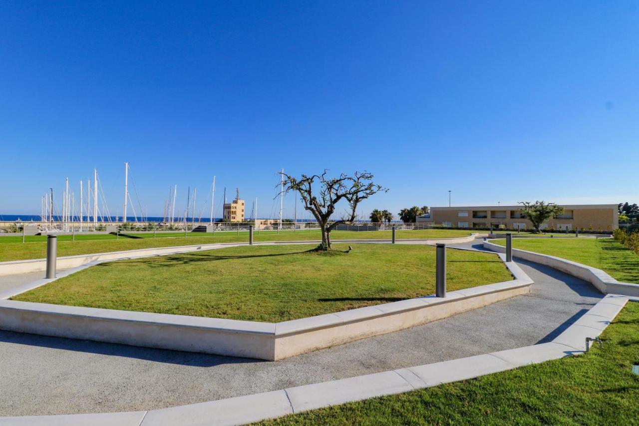 Ferienwohnung H11 Luxury 12B Porto - Piscina - Jacuzzi Santo Stefano al Mare Exterior foto