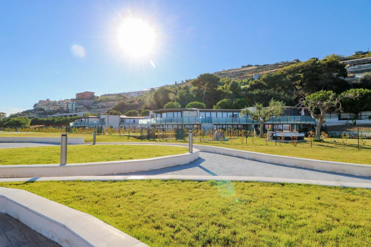 Ferienwohnung H11 Luxury 12B Porto - Piscina - Jacuzzi Santo Stefano al Mare Exterior foto
